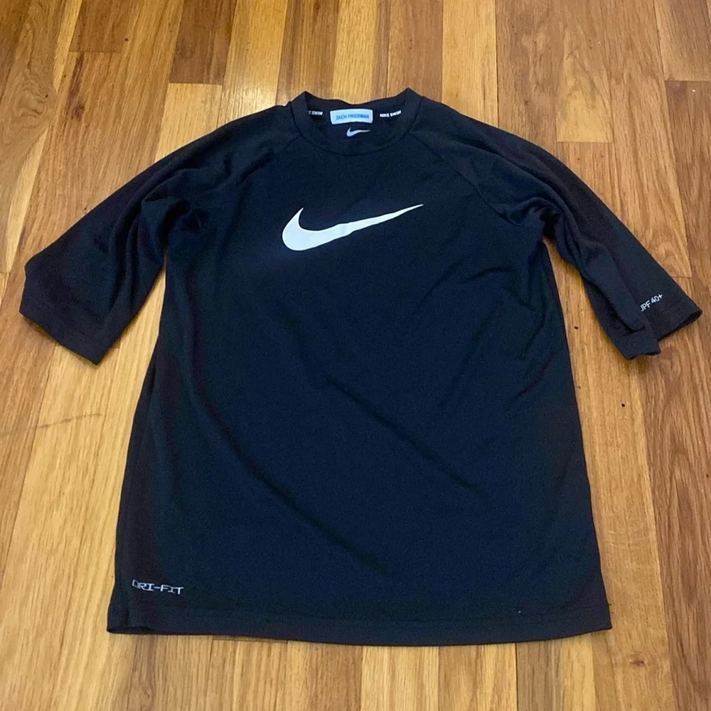 Nike Boys Black Swim Short Sleeve Shirt Size M